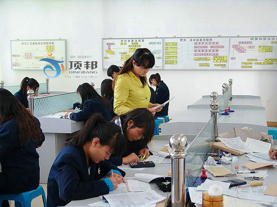 財(cái)會(huì)模擬實(shí)驗(yàn)室設(shè)備