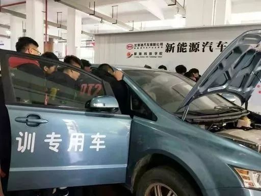 實(shí)訓(xùn)教學(xué)工作是職業(yè)教育的重點(diǎn)(圖4)