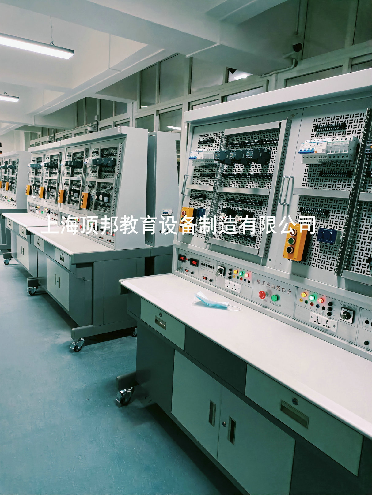 電工實(shí)訓(xùn)臺(tái)
