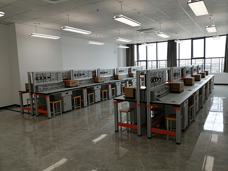 通用電工電子電拖（帶直流電機(jī)）實(shí)驗(yàn)臺(tái)