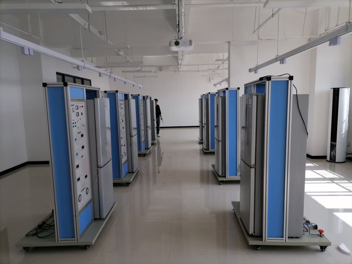 電冰箱制冷系統(tǒng)實訓考核裝置