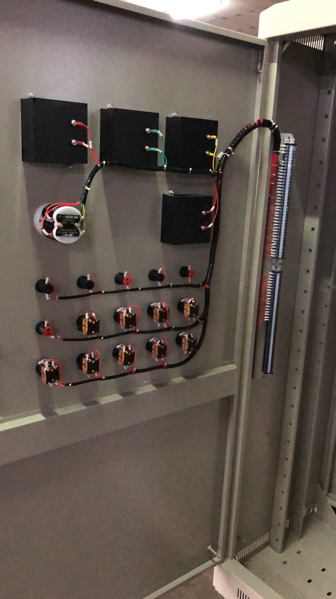 PLC實(shí)訓(xùn)考核柜面板