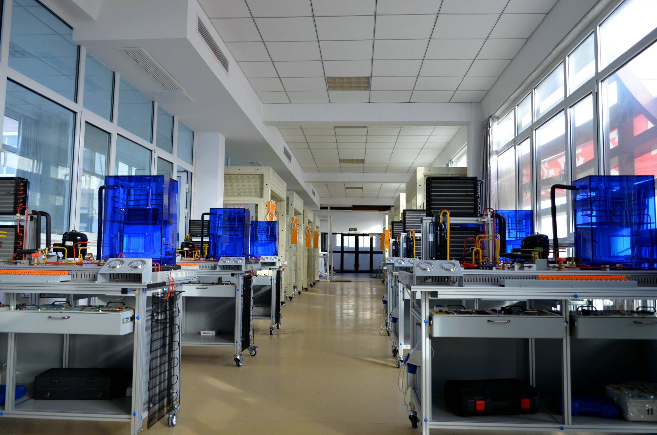 現(xiàn)代制冷與空調(diào)系統(tǒng)技能實(shí)訓(xùn)裝置