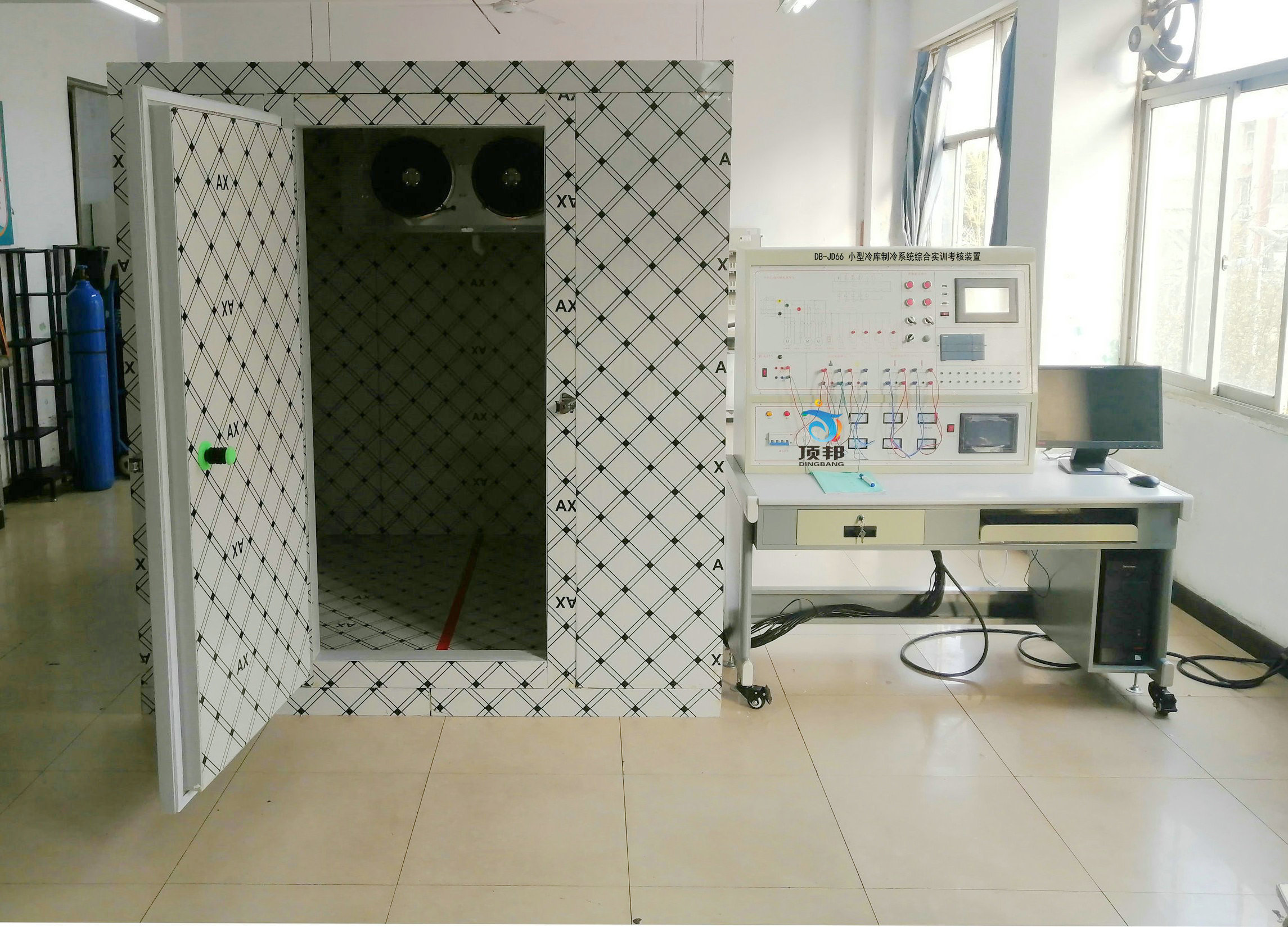 小型冷庫(kù)制冷系統(tǒng)綜合實(shí)訓(xùn)考核裝置