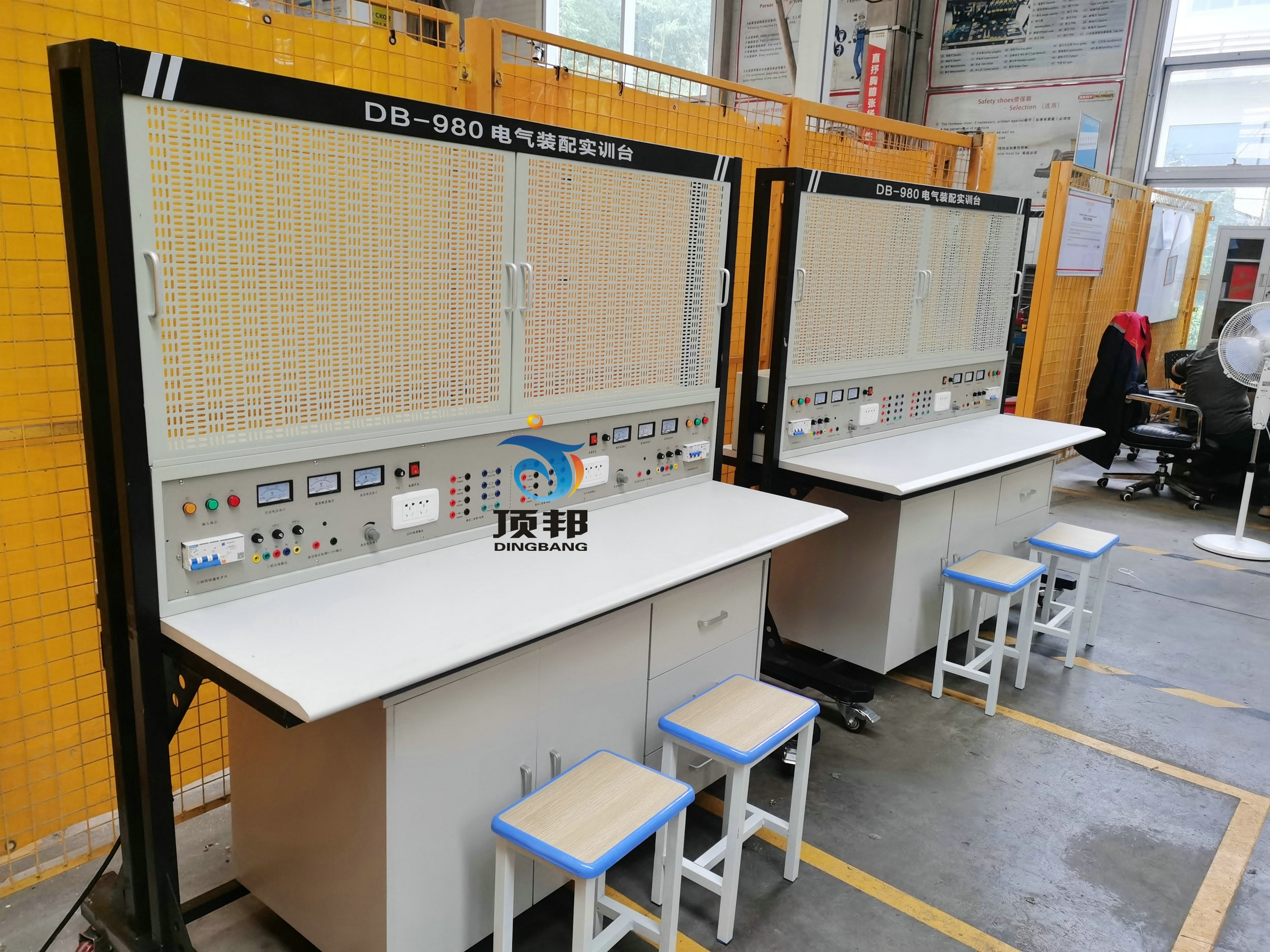 電氣裝配實(shí)訓(xùn)臺(tái)