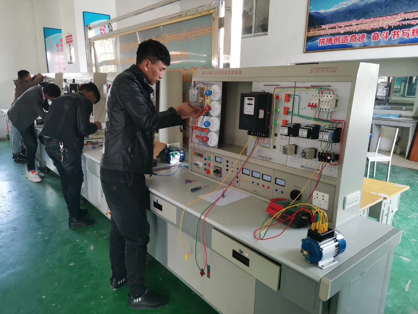 安全用電實(shí)訓(xùn)考核裝置