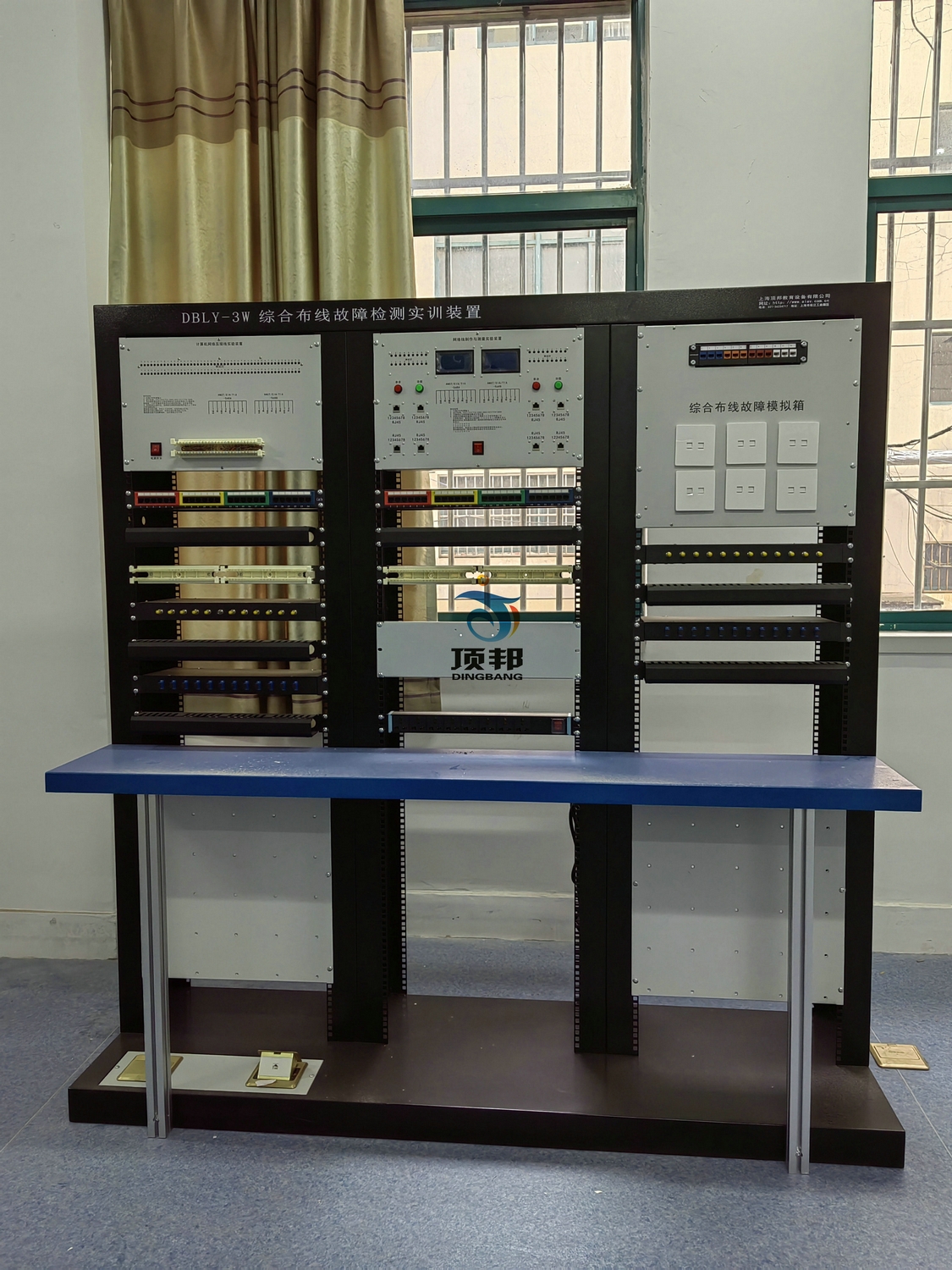 南京工業(yè)科技技工學(xué)校網(wǎng)絡(luò)綜合布線實(shí)訓(xùn)室設(shè)備(圖2)