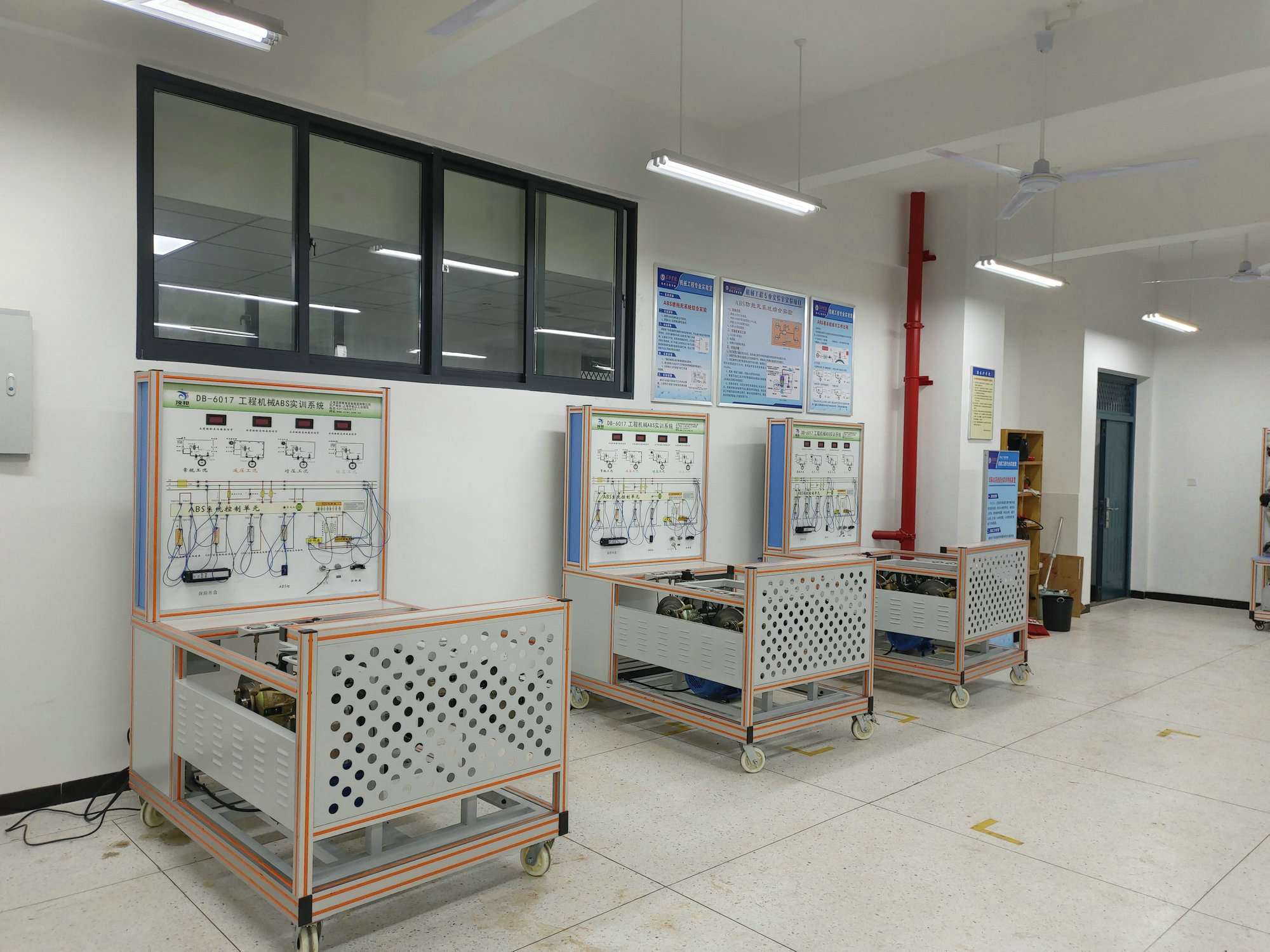 工程機(jī)械A(chǔ)BS實(shí)訓(xùn)系統(tǒng)