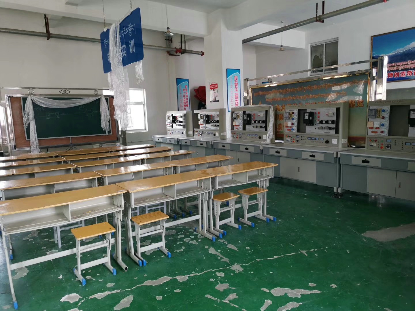 日喀則市公共職業(yè)技能服務中心安全用電實訓裝置(圖2)