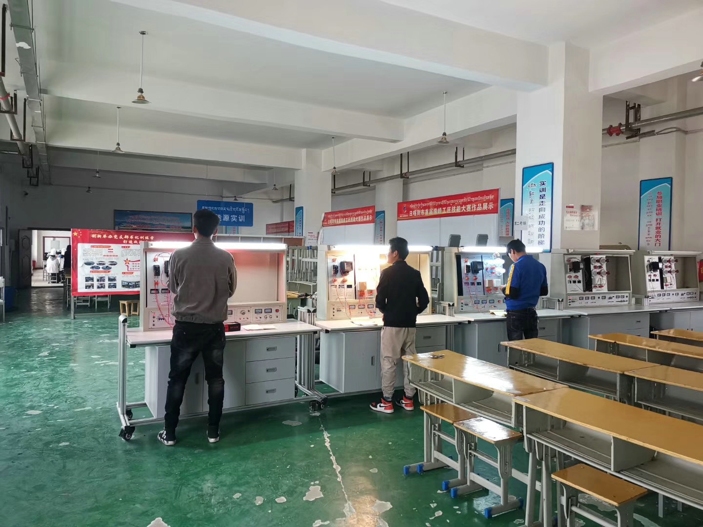 日喀則市公共職業(yè)技能服務中心安全用電實訓裝置(圖4)