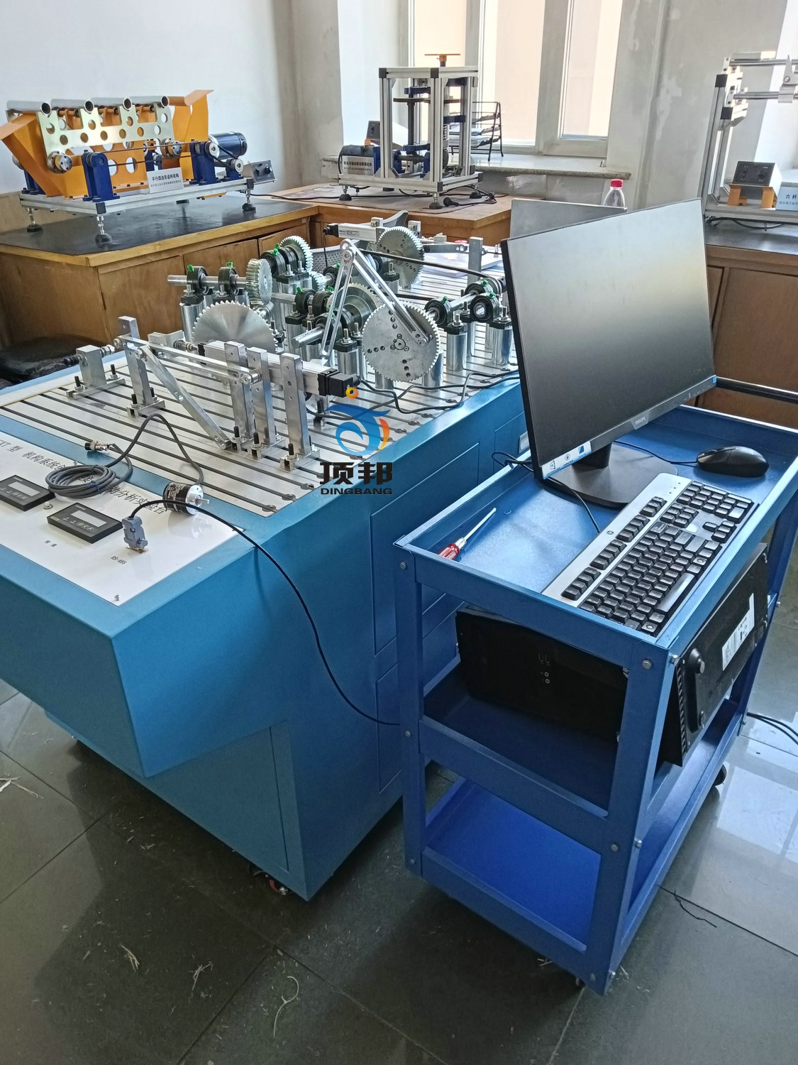 哈爾濱工業(yè)大學(xué)機(jī)構(gòu)系統(tǒng)創(chuàng)新搭接及運(yùn)動(dòng)分析實(shí)驗(yàn)臺(tái)(圖3)