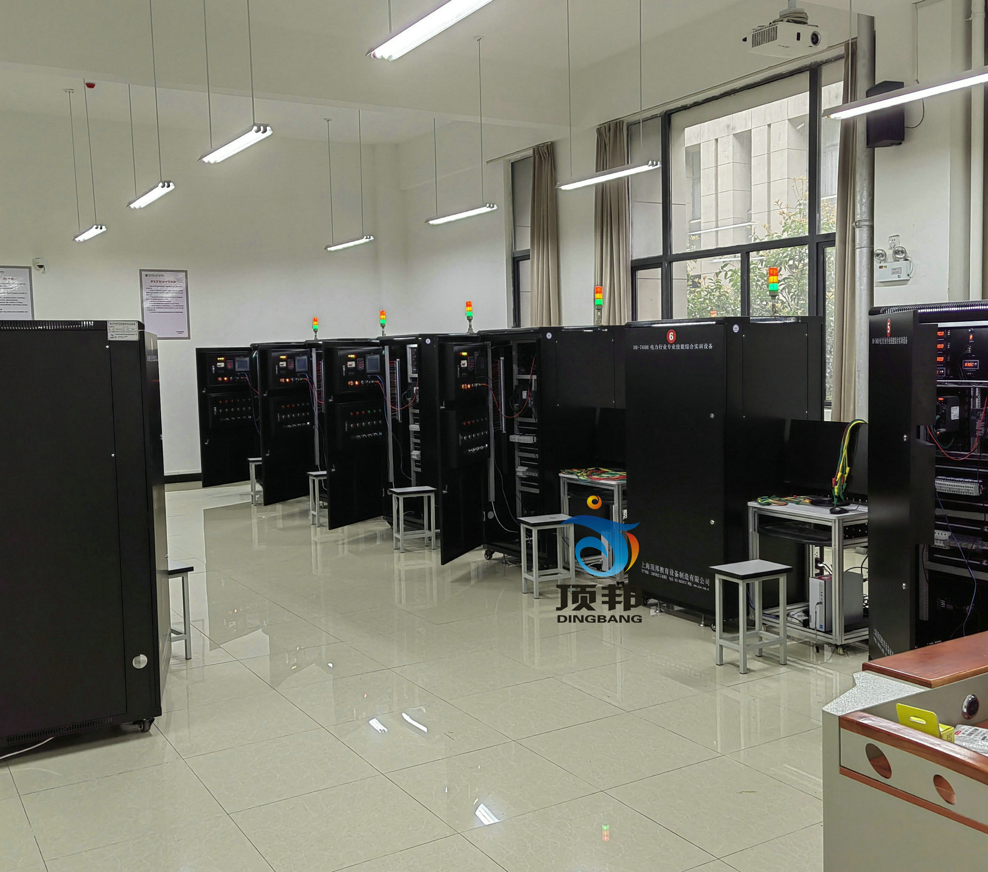 南京師范大學(xué)中北學(xué)院電力行業(yè)專業(yè)技能綜合實(shí)訓(xùn)設(shè)備(圖4)
