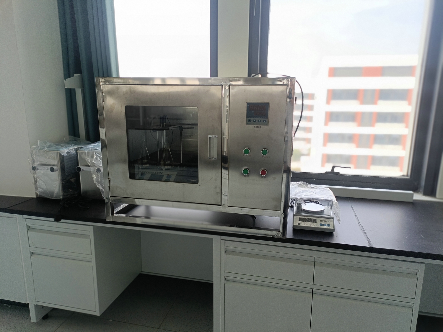 信陽(yáng)理工學(xué)院三元液-液平衡數(shù)據(jù)測(cè)定實(shí)驗(yàn)裝置