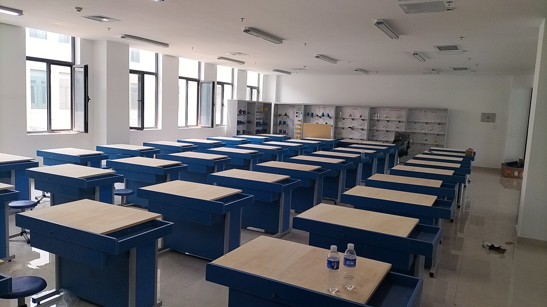 山東生態(tài)環(huán)境學(xué)院(籌)流體力學(xué)實驗室和機(jī)械制圖實驗室(圖4)