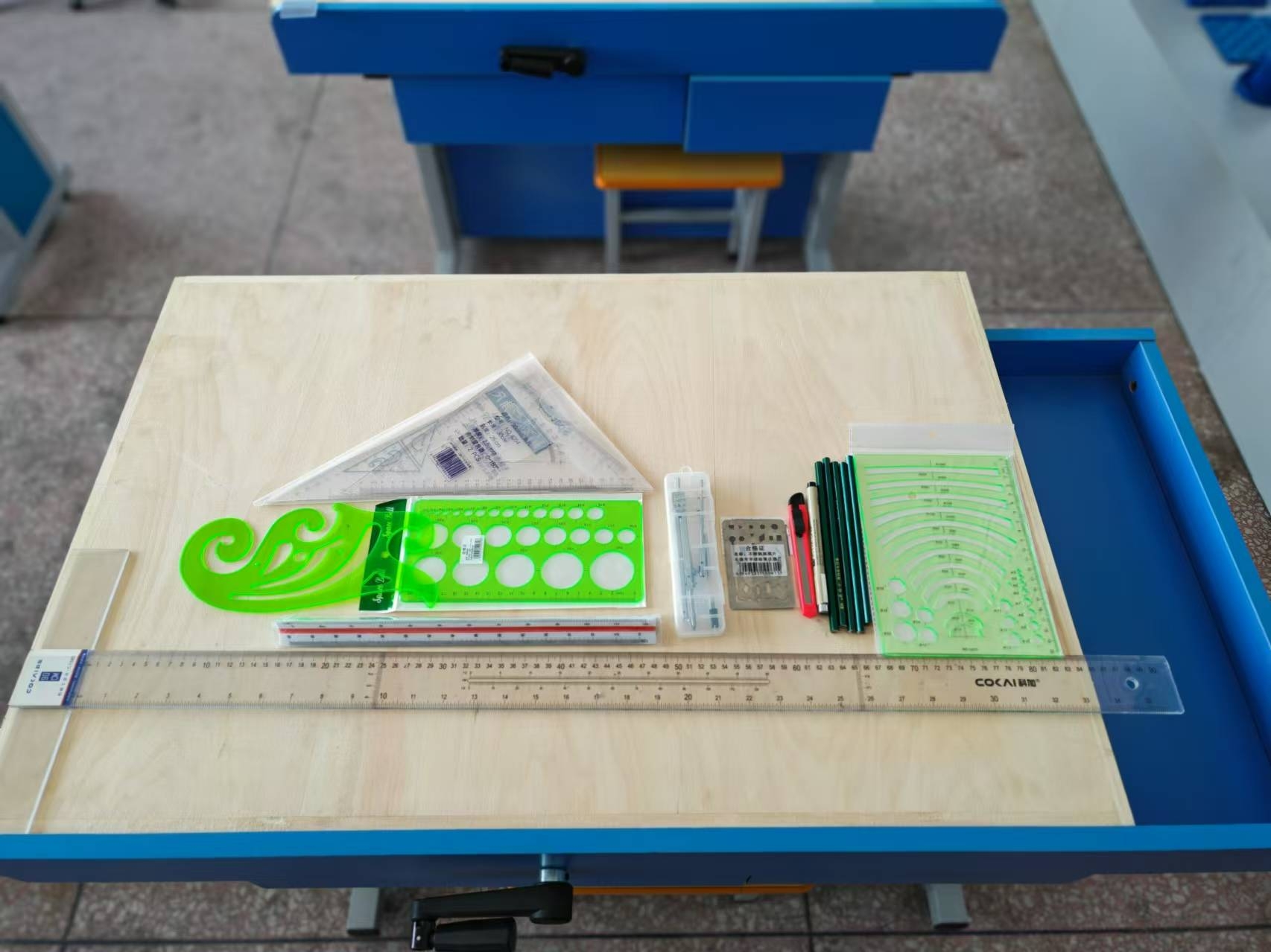 綿陽市游仙職業(yè)技術(shù)學(xué)校零部件測繪與制圖實(shí)訓(xùn)室設(shè)備(圖4)